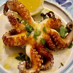Paglionico Osteria dal 1870 - 蛸はそれほど大きくないですが丸ごとグリルして味を綴じ込めてありました