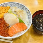 馬子とやすべ - 北海丼＆味噌汁