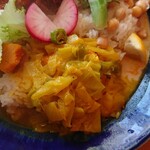 トルカリ ジュッティー - 素材の味を存分に引き出したキャベツとかぼちゃのカレーはバングラデシュの家庭料理的な美味しさ