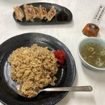 Chu - 炒飯(スープ付き)¥780、餃子¥580