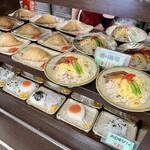 ぼっこ屋 - 盛り寿司は150円。