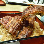 うなぎ和食 しら河 - 大きくて箸ではつかみにくい