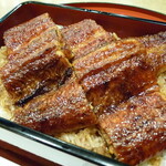 うなぎ和食 しら河 - ジャジャ～ン！　うなぎが五切れも