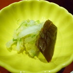 うなぎ和食 しら河 - 小鉢の漬物　奈良漬と白菜漬け