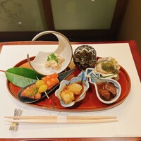 懐石 三田ばさら 別邸 - 八種類の前菜です