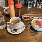 Rorie - ハンバーグセットのスープとサラダ