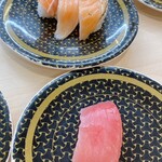 Hama zushi - 少し良いマグロ165円の方