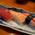 初音寿司 - マグロ、海老、蟹身