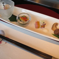 嘉門 - シェフランチ 8400円。彩の前菜盛り合わせ