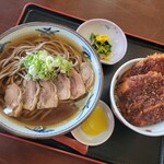 Akahige Sakura Ya - ◆サービスランチ ◇肉そば(温)◇ミニソースカツ丼◇小鉢