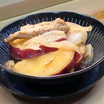 家庭料理 小川 - さつまいも手羽塩蒸し