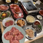 Taishuu Yakiniku Horumon Nikusawa - 