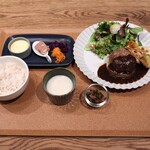 the Garden by Roppongi - 「7種の肉を使ったミートミストなハンバーグ」ディナーセット