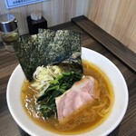 横浜家系 侍 - 半ラーメン（醤油） 多め濃いめ 700円