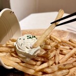 かまくら個室ビストロ KAMAKURA - フライドポテト ～本気のバジルサワークリームディップ～