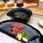 馬肉料理 菅乃屋 空港店 - 馬レバー刺し　1,300円
                                ヒレ刺し　　1,300円
