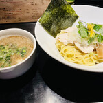 鶏そば・ラーメン Tonari - 牡蛎と煮干しの白湯つけ麺