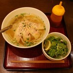 ニャーヴェトナム・フォー麺 - 