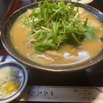 一二三屋 - ★肉味噌うどん
      厚めの豚バラ、白菜、しめじ、水菜…とにかく野菜が沢山摂れる♪苦手な具があれば省いてもくれる。
      薬味には柚子も付いていて、良いアクセントに♪