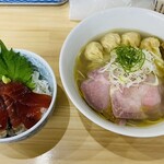 NAGASHARI - 「ワンタン塩ラーメン」1,150円税込み♫、「マグロ漬け丼」450円税込み♫