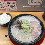 博多豚骨ラーメン 一純屋 - 「ラーメン＋ライス」830円