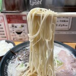 博多豚骨ラーメン 一純屋 - 麺