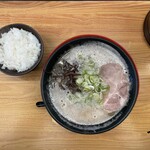 博多豚骨ラーメン 一純屋 - 真上