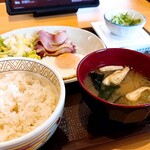 すき家 - 料理写真:納豆ベーコンエッグ朝食(ごはんミニ) 