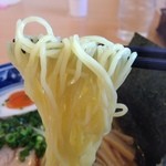 らぁ麺屋まるみ - ストレート麺。やっぱ手揉みの方が旨かったなぁ (^^