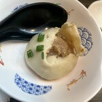 上海手作り点心 八饅宴 - 汁はそこまで多くはないタイプ。濃厚なドロッと感