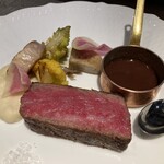 ラ ターブル ダキ - ◉ お肉料理
            　松阪牛サーロインの鉄板焼き
            　フランスボルドー赤ワインソース