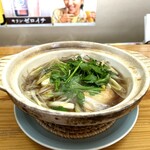 Murasaki - 具材は鶏肉、ゴボウ、ネギ、舞茸、セリ、切った「たんぽ」が入ってます。