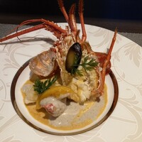 ラ ターブル ダキ - ◉ 海の幸料理②
                    　鳥羽産伊勢海老の鉄板焼き
                    　アメリケーヌソース、大紀町の椎茸のソース