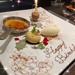 227795092 - シェフの奥さんが、お誕生日プレートに
                    　　チョコペンで描いてくれた絵が凄い‼️
                    　　感動しました　(୨୧ ❛︎ᴗ❛︎)✧︎