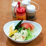 トミーズ キッチン - 野菜サラダ(450円）は４種のドレッシング付