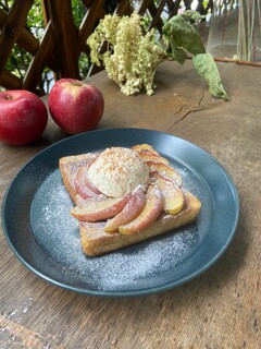 가루이자와 배이센쇼 - 신슈 사과 시나몬 프렌치 토스트