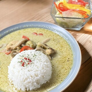 가루이자와 배이센쇼 - 라자냐 로칸타의 그린 커리
          첨가물 없이 매콤한 맛과 코코넛의 달콤함을 느낄 수 있습니다.