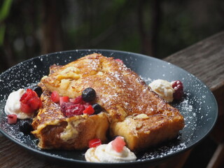 가루이자와 배이센쇼 - 항상 인기 있는 베리 프렌치 토스트