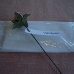 ボンクラージュ - 見えにくいですが、ピンクの薔薇に迎えられました。演出が素敵♪