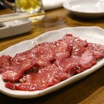 炭火焼肉ホルモンさわいし - 黒毛和牛タン先