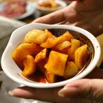 炭火焼肉ホルモンさわいし - カクテキ