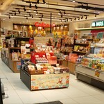 アントレマルシェ/セブンイレブン - アントレマルシェ 広島駅 店内 (2023.12.12)