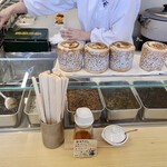 おにぎり・とん汁 山太郎 - カウンター 具材