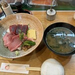 寿司けん - 中トロ赤身の半々丼
