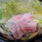 Butashabu Senmonten Tonton - 豚しゃぶ専門店 とんとん ＠西葛西 美明豚鍋に投入