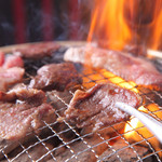 Matsudaya - 炭火で焼きあげるお肉は香ばしく、旨みも一段とUP！