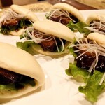 志峰飯店 - 角煮まん②