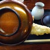 三日月庵 - 笑っちゃうくらいハミ出てます