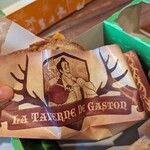 ラ・タベルヌ・ド・ガストン - フレンチトーストサンドの包みもガストン