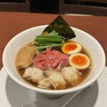 酒肴場 屯 - 【限定】青森産の東通牛サーロイン、ホルモンを使ったらぁ麺¥1700
